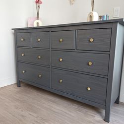 Bedroom set: Dresser, Night Stands and Table Lamps