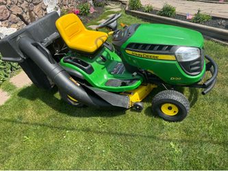 John Deere D130 Riding Mower 22hp With 163 Hours.