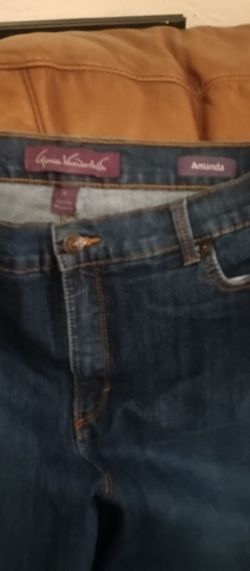 Ladies Jeans by Gloria Vanderbilt