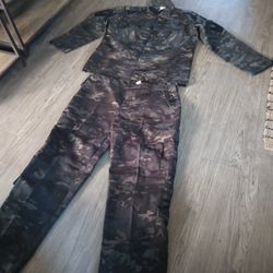 Men / Women's Camouflage Very High-end Pants And Jacket Brand New Condition