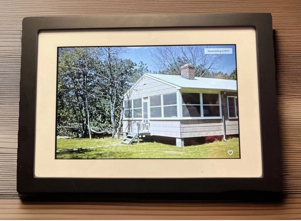 Skylight Digital Picture Frame 10" Inch Wi-Fi Enabled, Pre-Owned, SKY002