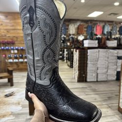BLACK HANDTOOLED BOOT
