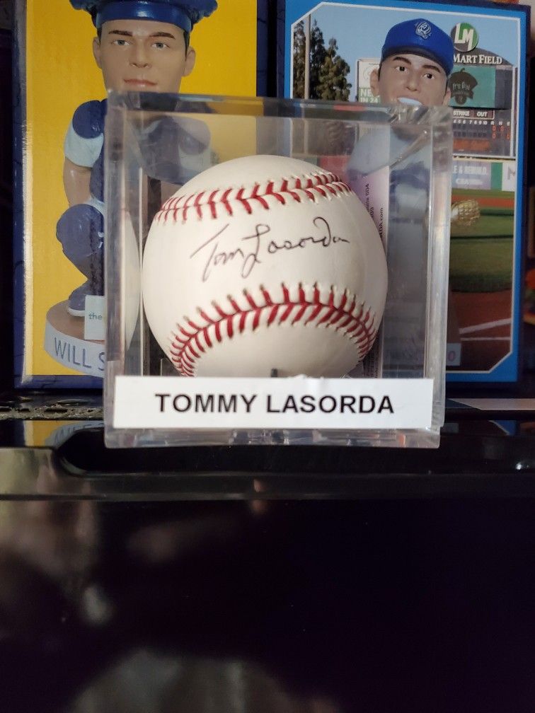 TOMMY LASORDA AUTOGRAPH BASEBALL  JSA CERTIFICATION IN BLACK INK PICK UP ONLY PRICE IS FIRM 