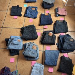 Levi Jeans a lot of different sizes