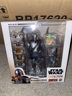 Mafex Mandolorian 1/12 With Grogu