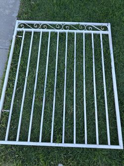 Free gate