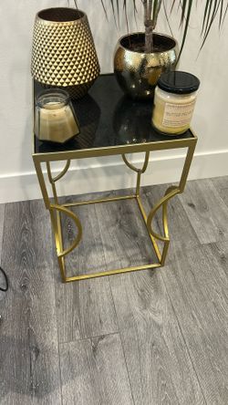 Design Coffee Table - Like New!