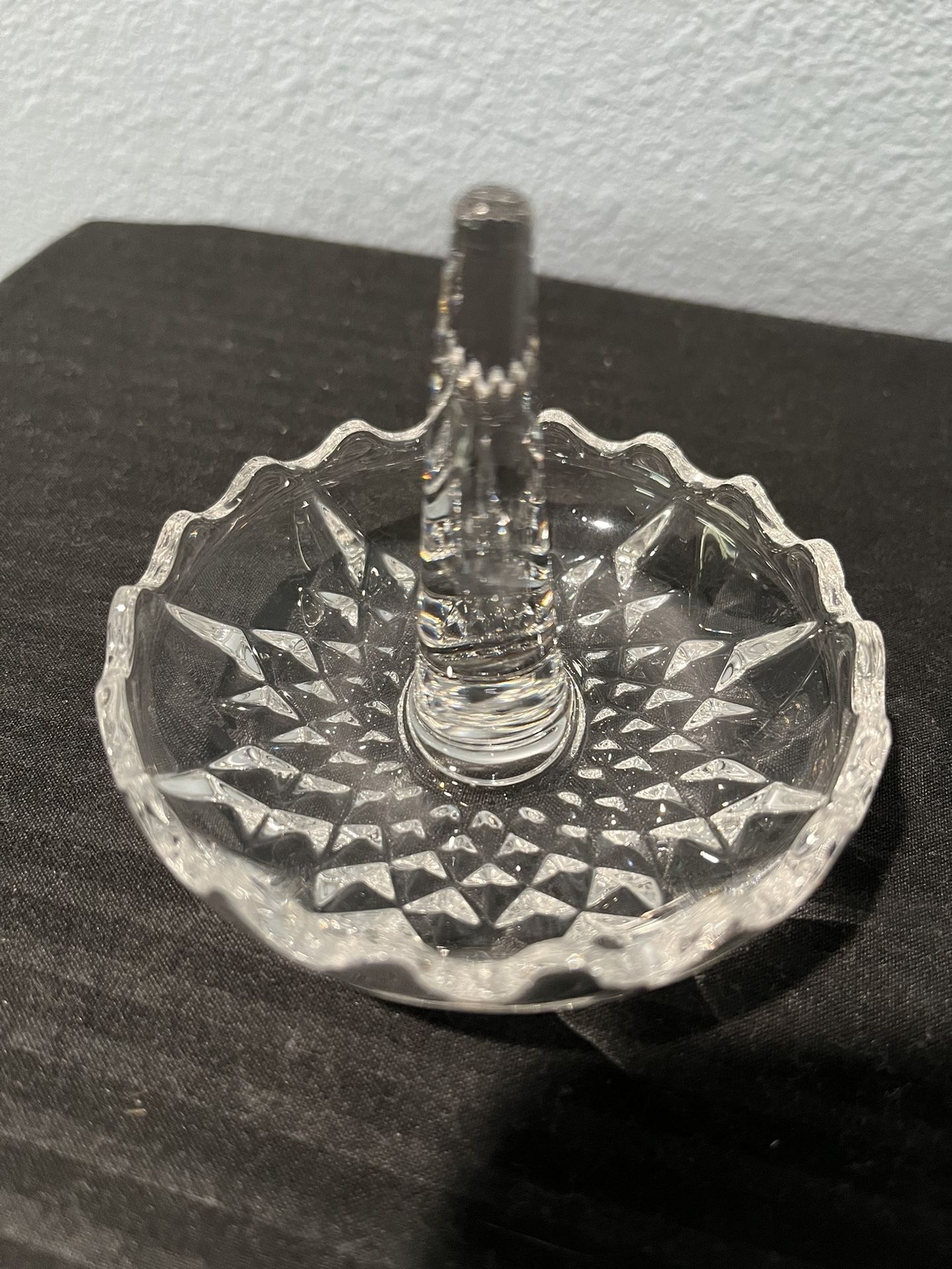 Clear Crystal Ring Holder 