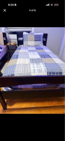 Two twin beds with mattress