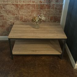 Modern Coffee Table – Excellent Condition