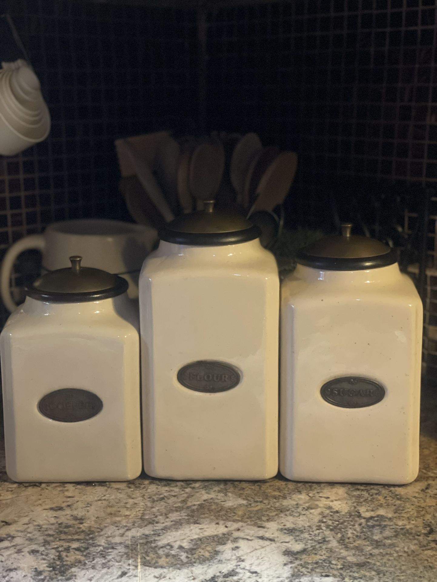 BEAUTIFUL CANISTERS SET ( My Location is 24 Ave And Vanburen )