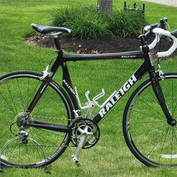RALEIGH EC70 ROAD BIKE - FULL CARBON BIKE - 57.15CM - 105 COMPONENTS - CLASS A WHEEL SET - TUNED