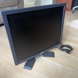 17 Inch Dell Monitor In Perfect Working Conditions With Cables