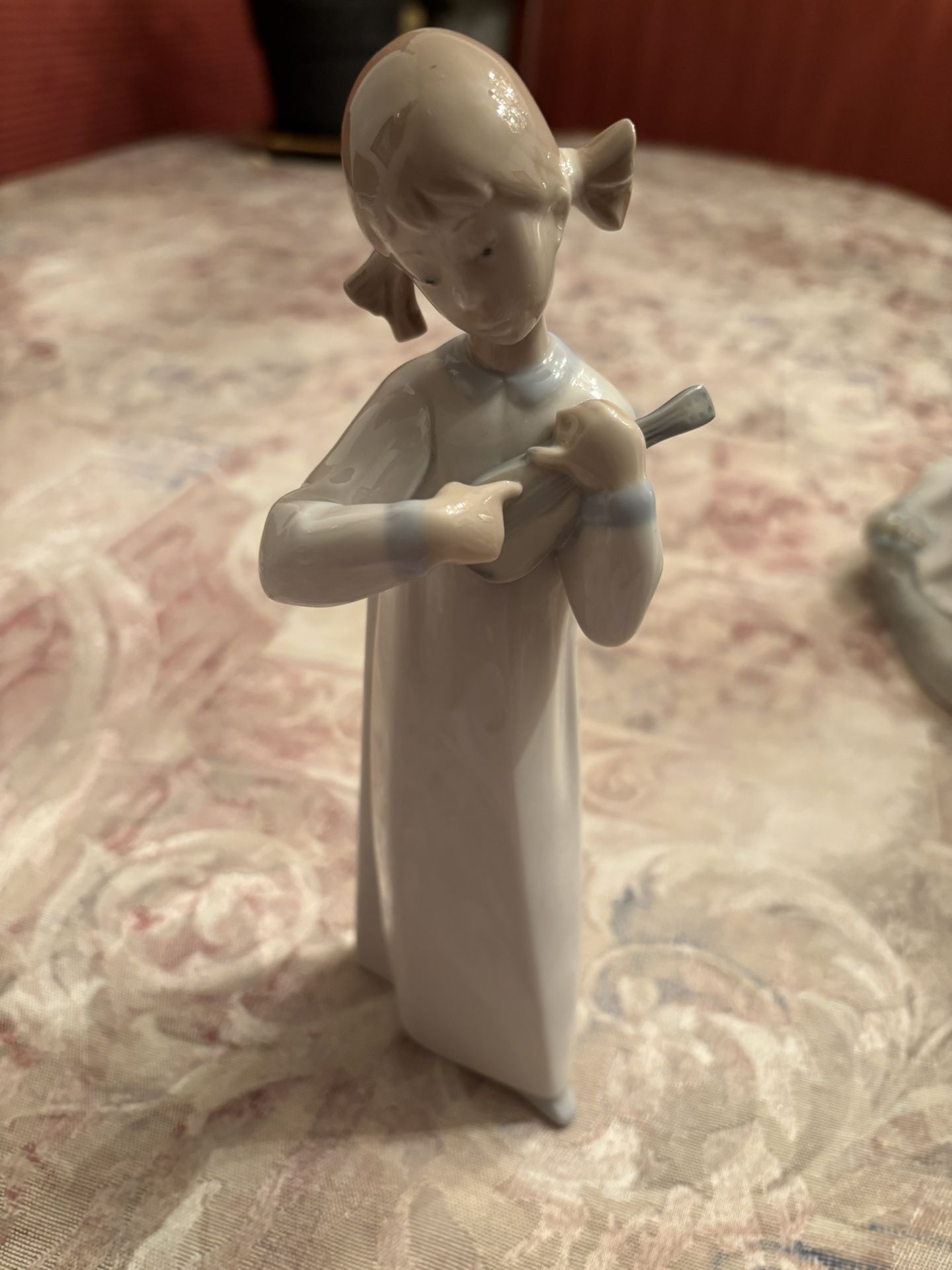 Lladro Statue Of Girl With Mandarin