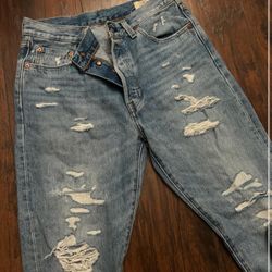 Women’s Levi Jeans Size 29”