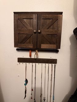 Wall mounted jewelry organizer/storage