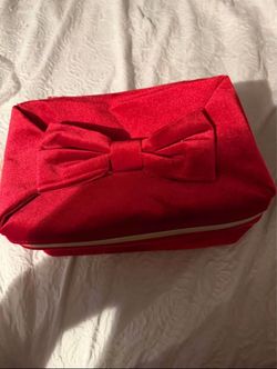 Estée Lauder makeup bag