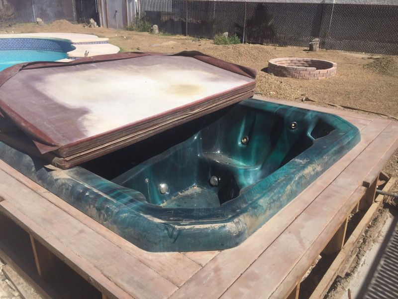 Hot tub/jacuzzi great condition