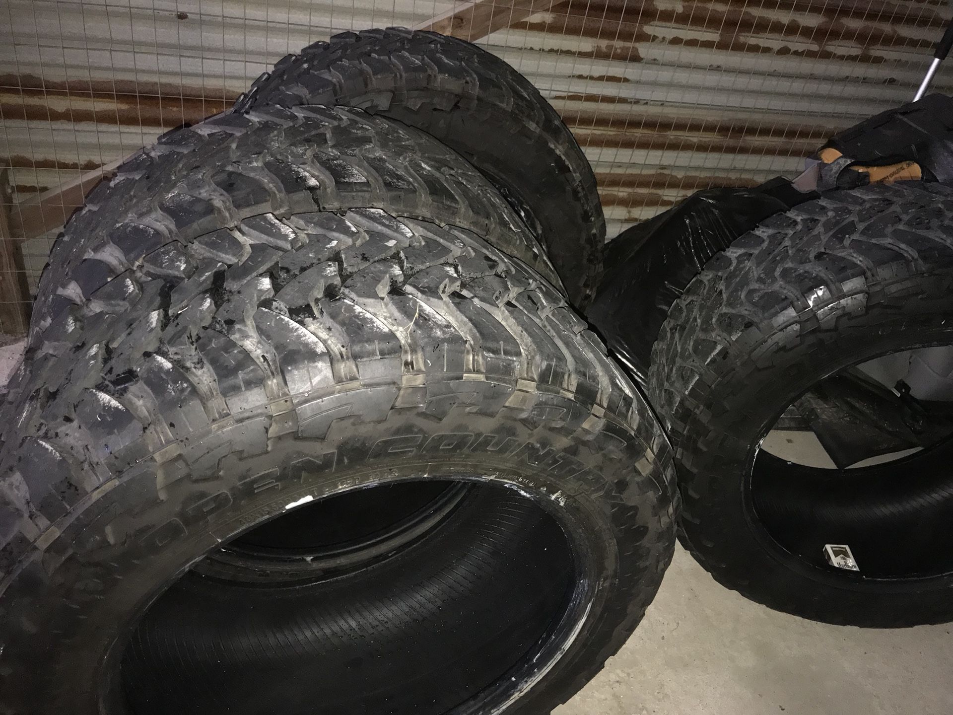 Toyo open country 24 / 40x15.50r24 60% tread all 4 tires