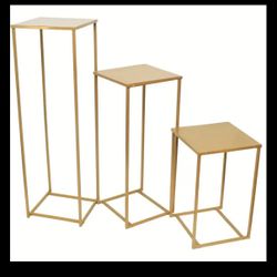 Gold pedestals 