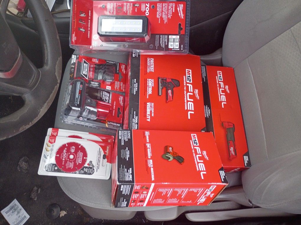 Milwaukee M12 Tool Set