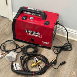 Lincoln Electric SP-140T MIG Welder Welds Flux Core or Gas w 110V Plug