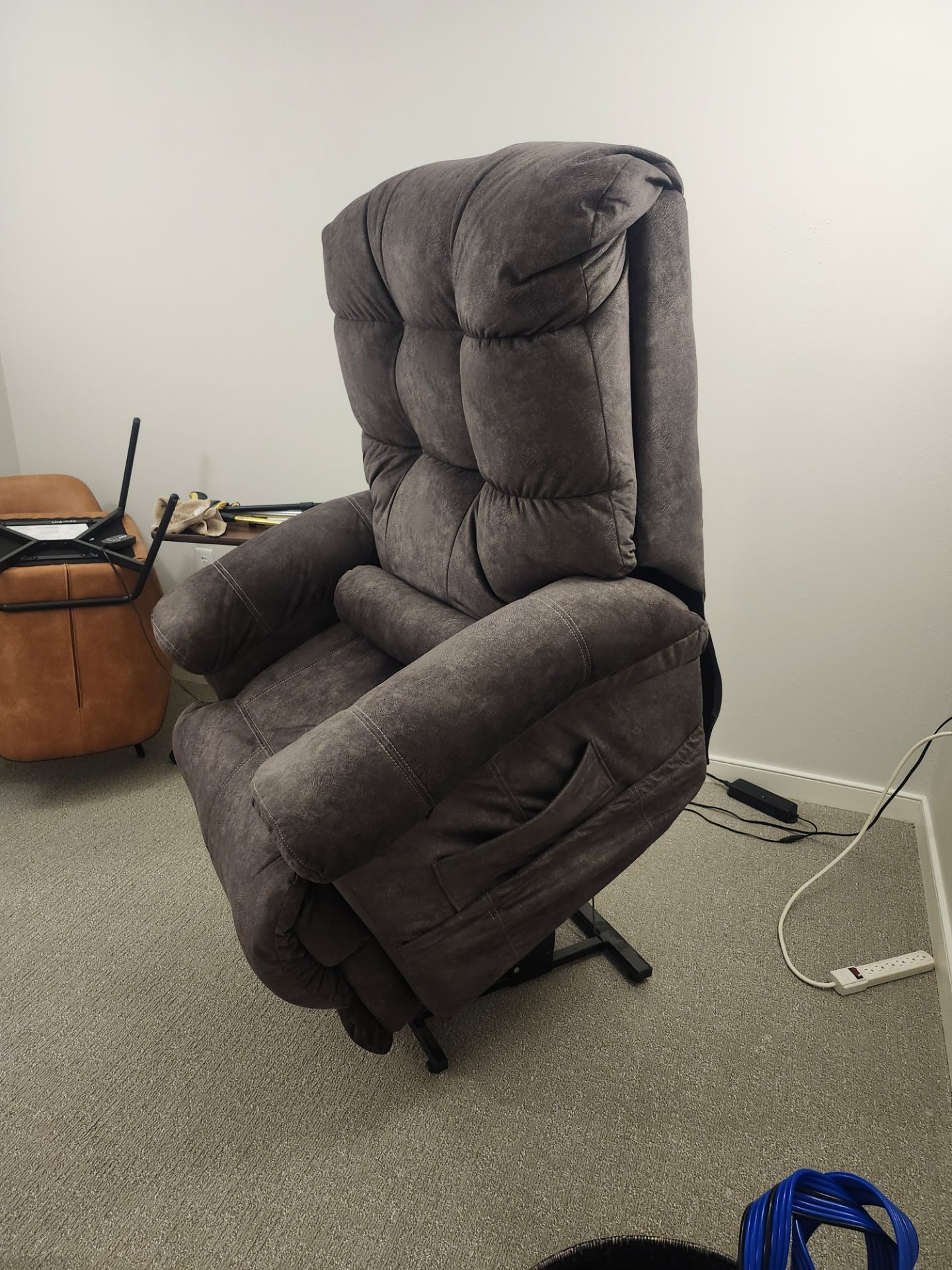 Electric lift recliner chair