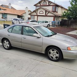$2200 Obo 2000 Nissan Altima Just Passed Smog 