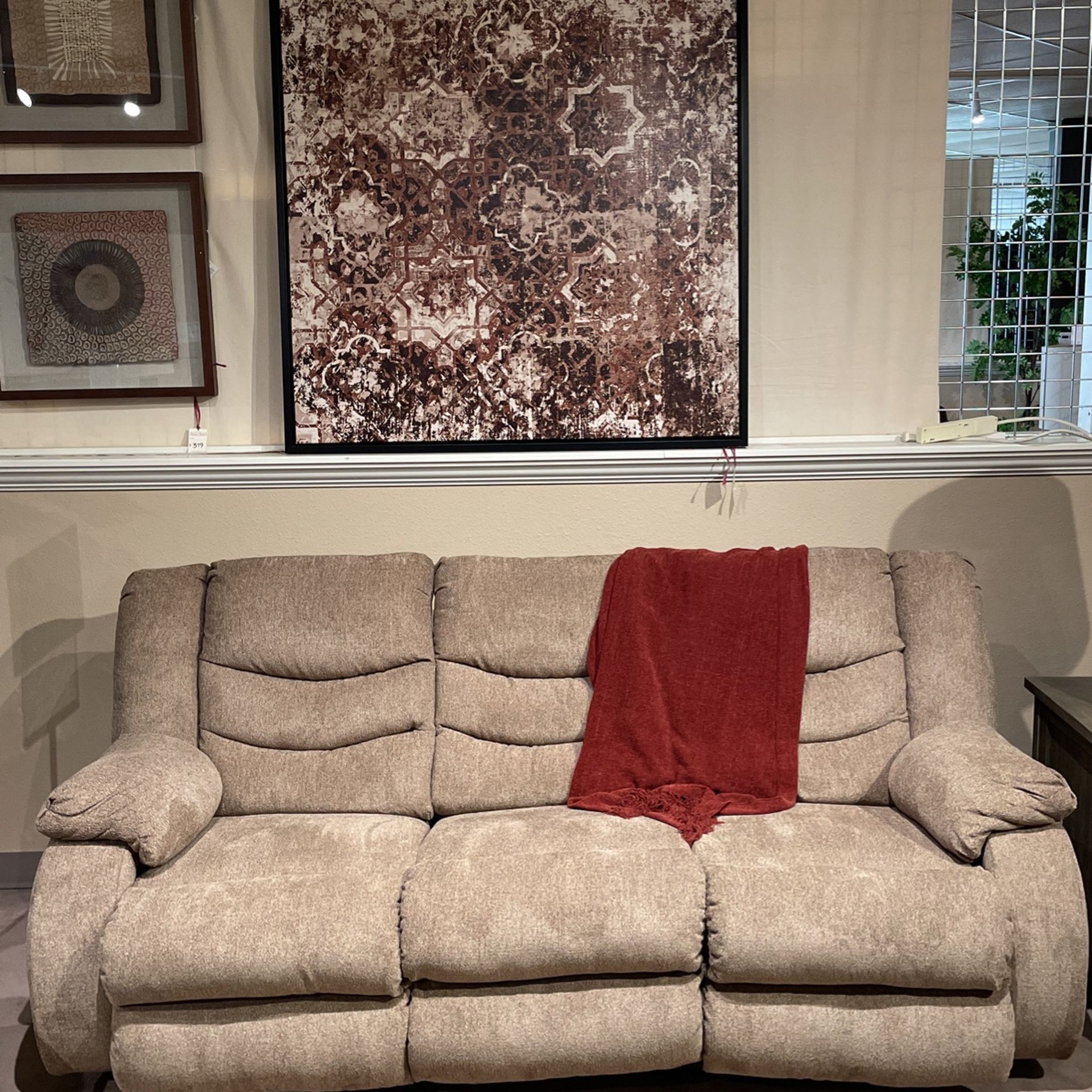 Reclining sofa