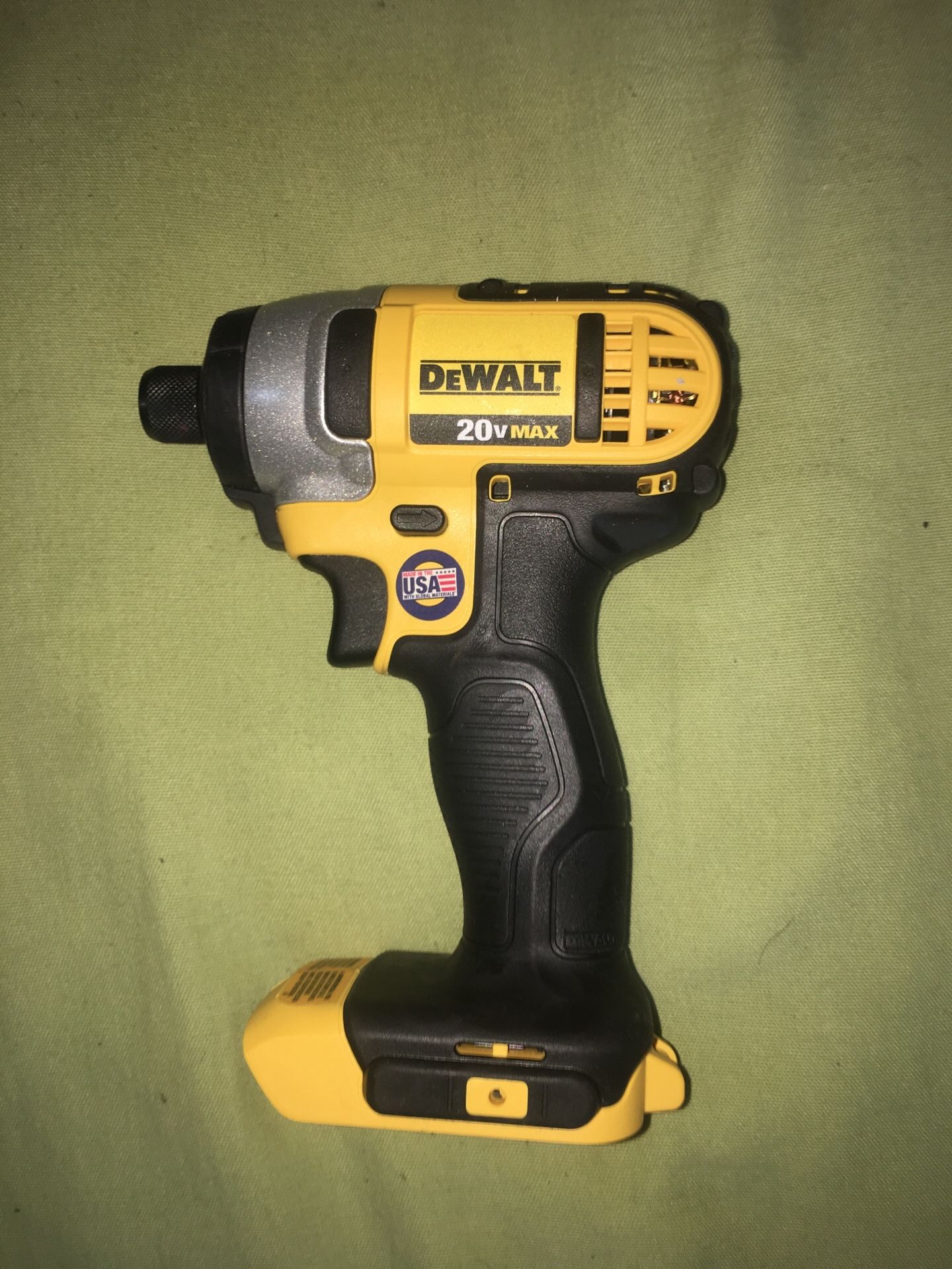 DCF885 Cordless Impact Driver 20 volt 20v
