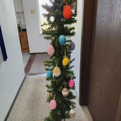 Tall skinny Easter pencil tree. Includes 12 crocheted items and 4 plastic.