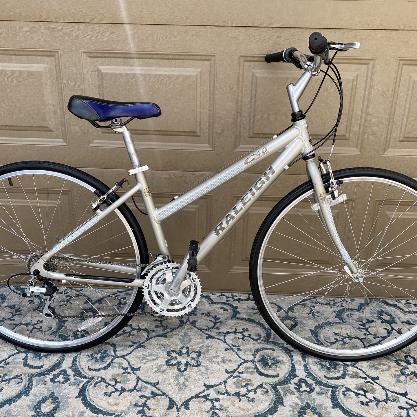 Raleigh C40 Hybrid Bike for Sale in Riverside CA OfferUp