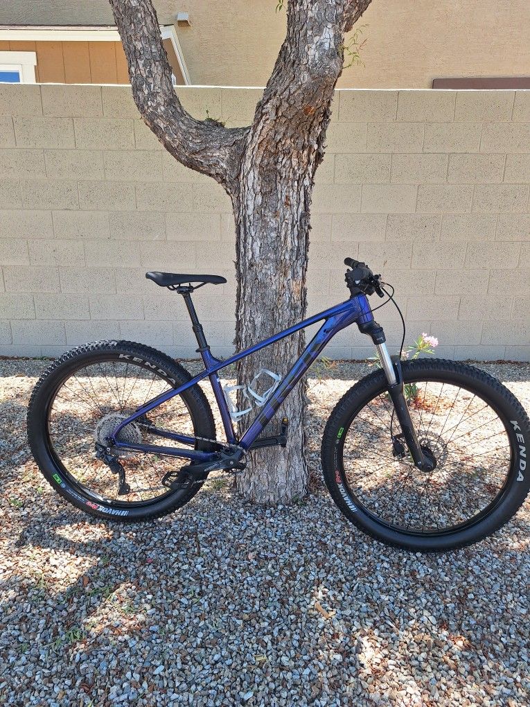 TREK ROSCOE 6 MOUNTAIN BIKE 27.5 INCH 10 X 1 SPEED DROPPER POST SEAT LIKE NEW
