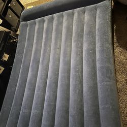 QUEEN SIZE AIR MATTRESS