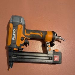 RIDGID R213BNF 18 ga Pneumatic Brad Nailer Nail Gun
