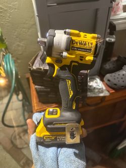 DeWalt 20V Brushless Impact Wrench with Battery