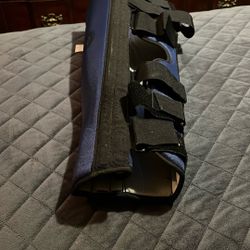 Leg brace