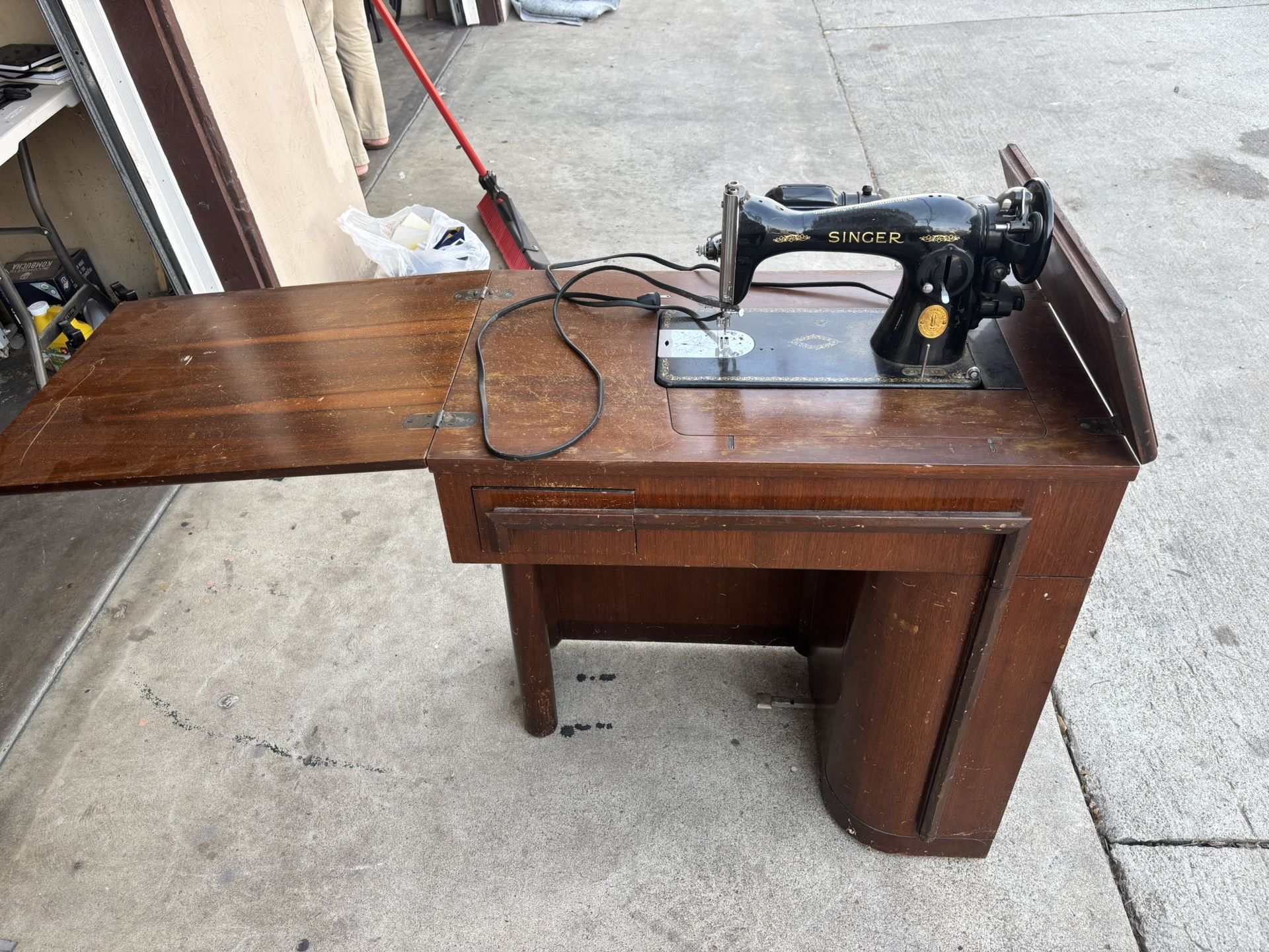 Singer Sewing Machine