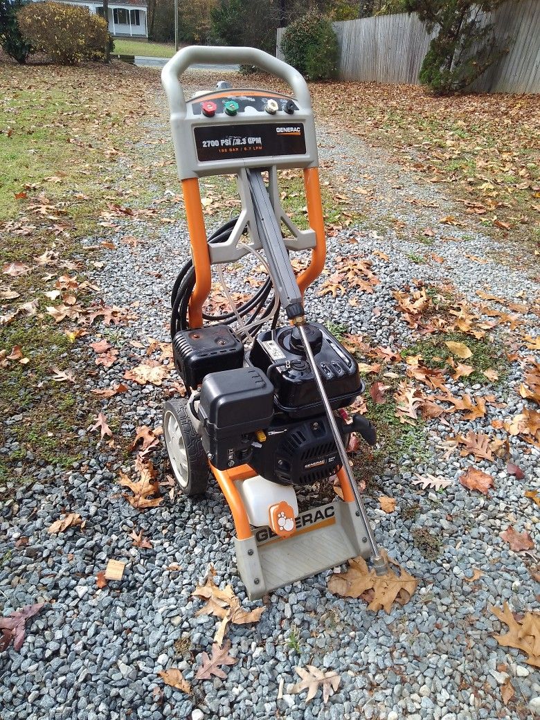 GENERAC. 2700. PSI. 2.3 GPM HARDLY USED. RUN PERFECTLY.