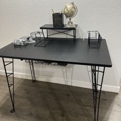 INDUSTRIAL MODERN //🦠SMALL SPACE METAL DESK