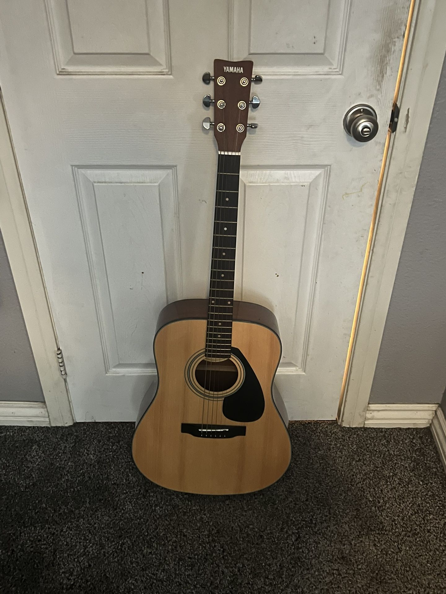 YAMAHA Acoustic Guitar