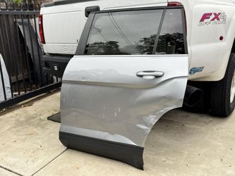 2021 VW Atlas Rear Left Passanger Door Damaged - For repair or parts