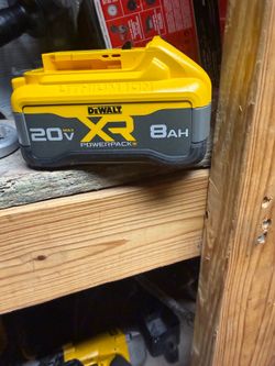 New dewalt 8 amp battery