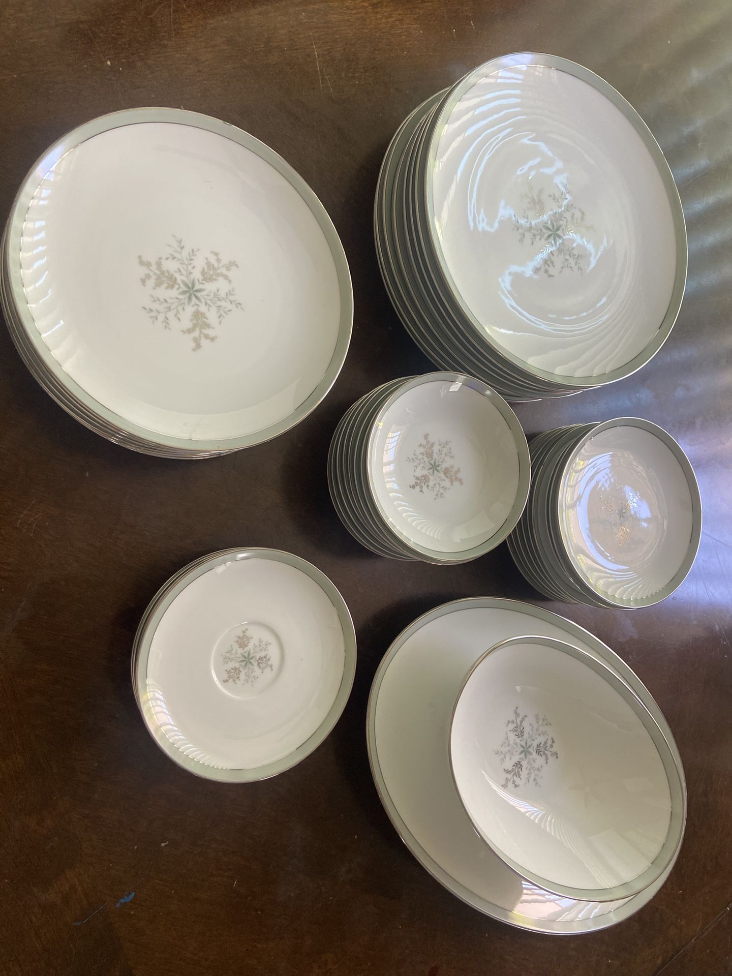 Beautiful 40 Piece Dinner Plates For Any Occasion