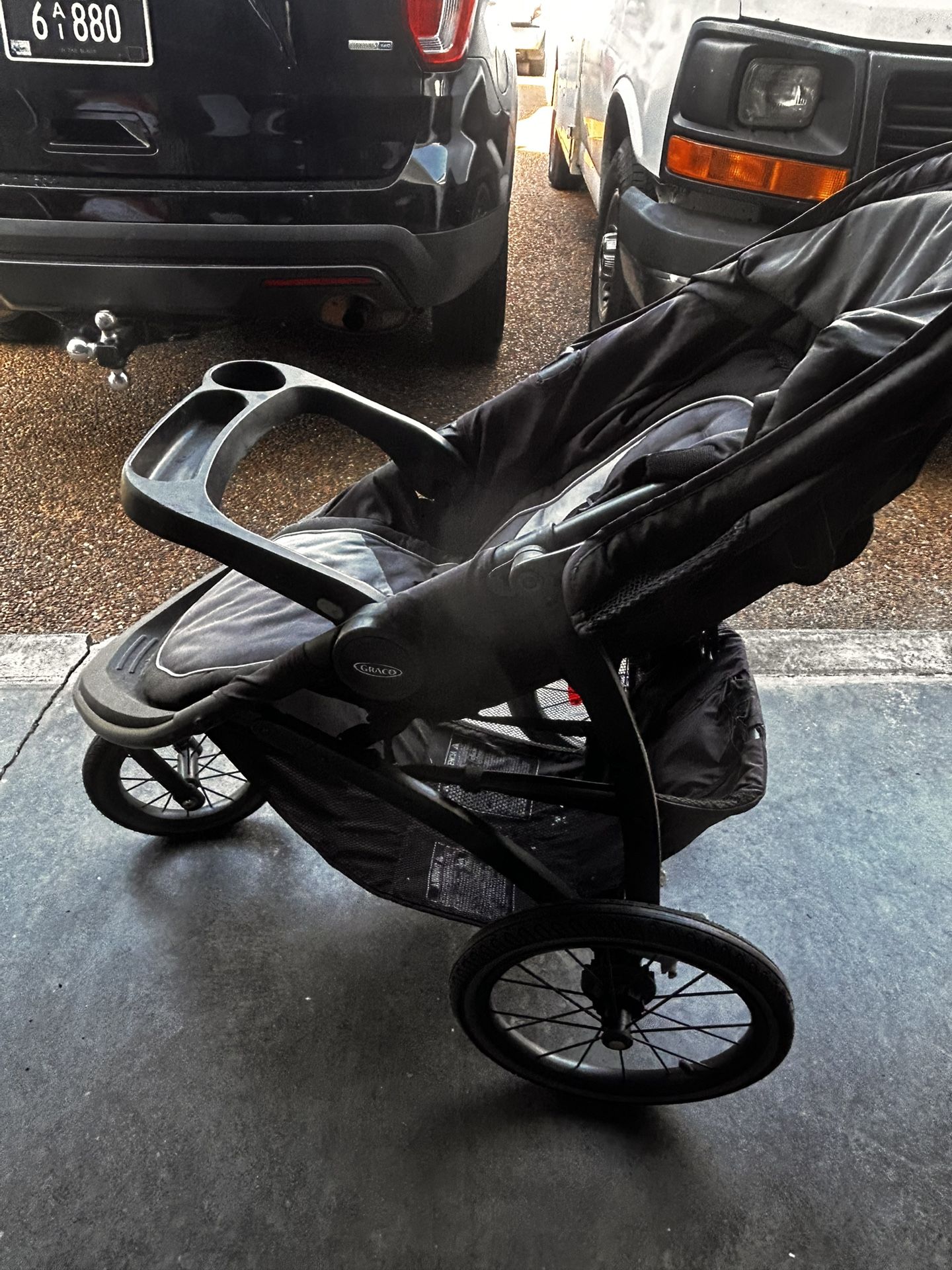 Stroller With Large Wheels. Great For Park And Exercise