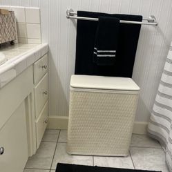 Vintage Style Laundry Hamper