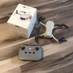 DJI Mini 2 SE Drone With Controller 