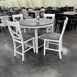 Dining Set.    5 -Pc   Counter Heigh Dining Set   Brand New In A Box.    Comedor De 5 Piezas. Nuevo En Caja 
