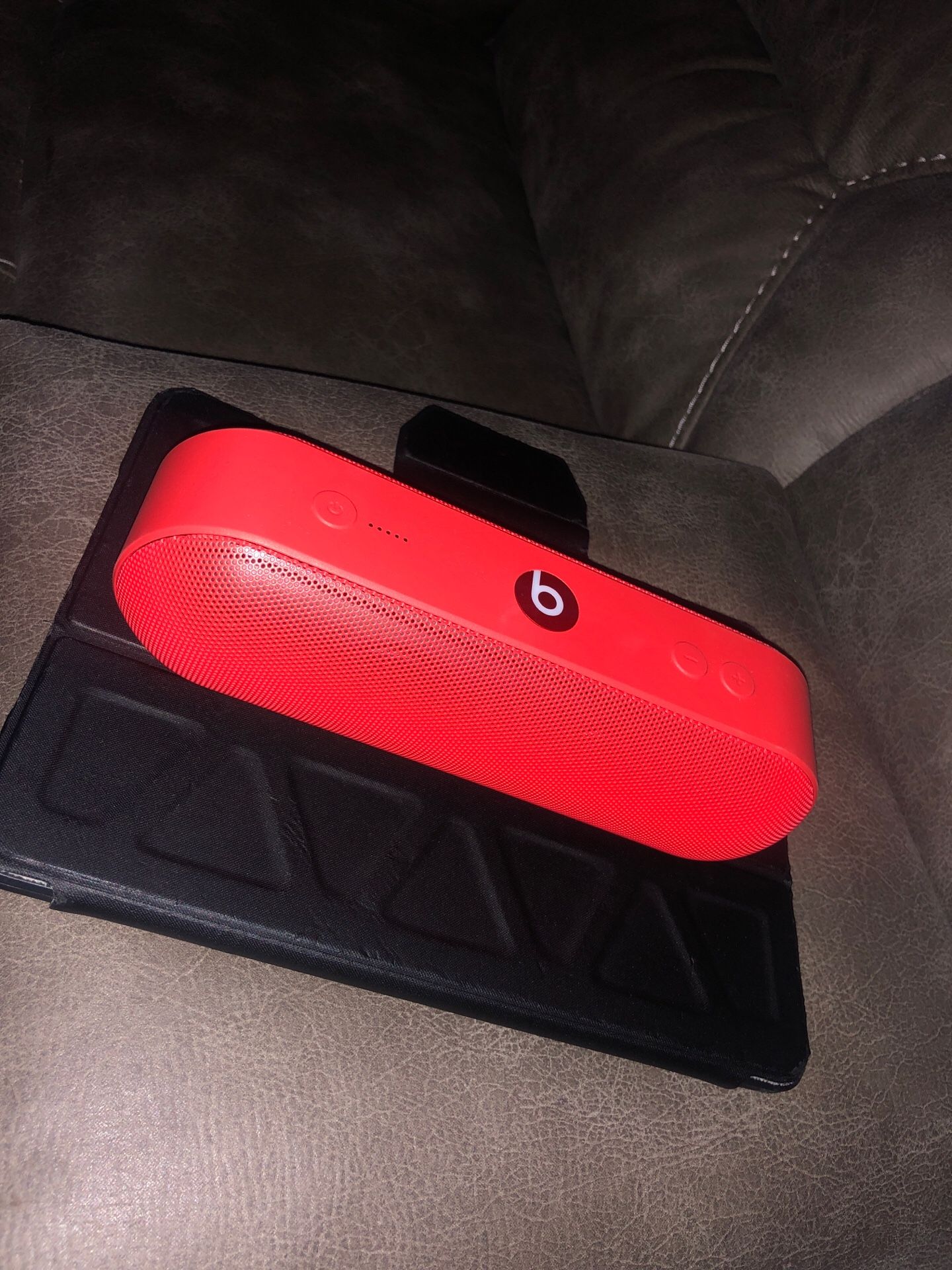 Beats pill + red