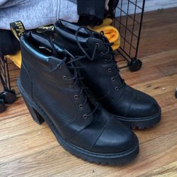 Doc Martens Women’s 